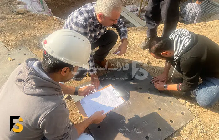 نصب بیس پلیت در اجرای سازه به روش تاپ دان شرکت فلات اسپرلوس